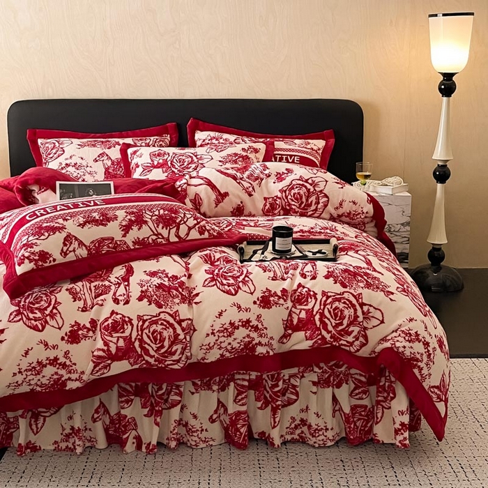 91家纺网 家纺一手货源 找家纺 茉保家纺 2024新款包边款印花牛奶绒床盖四件套 北欧花季 -红