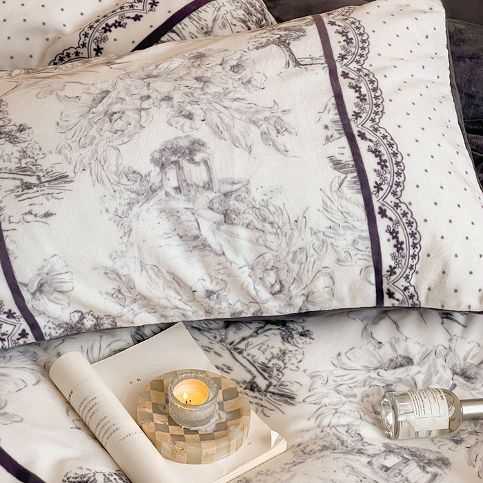 91家纺网 家纺一手货源 找家纺 昔可家纺 2024新款大版数码印花设计师牛奶绒四件套 复古庄园