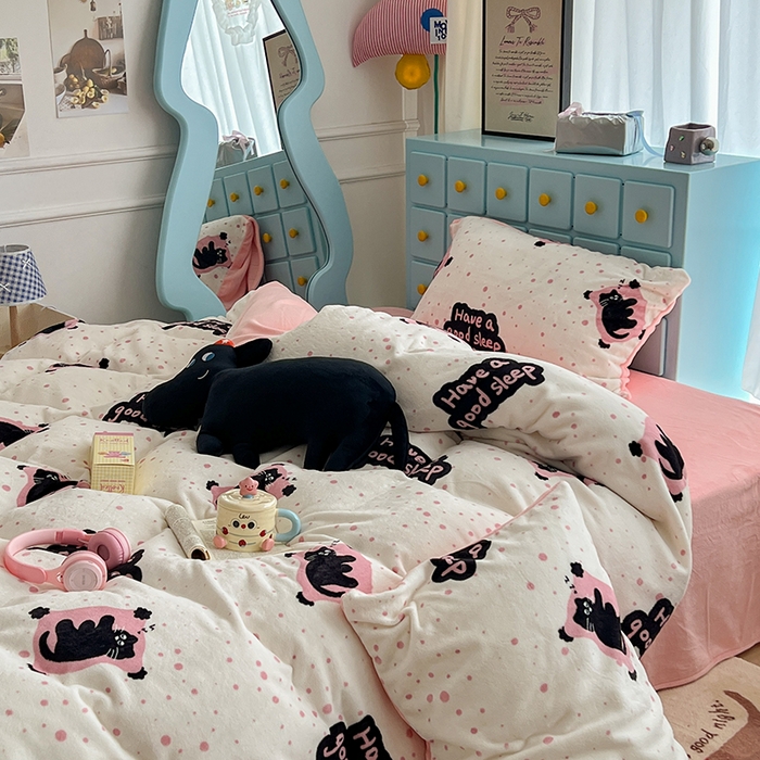 91家纺网 家纺一手货源 找家纺 昔可家纺 2024新款印花牛奶绒四件套系列-卡通系列 晚安猫猫