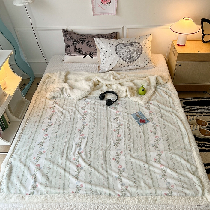 91家纺网 家纺一手货源 找家纺 昔可家纺 2024新款羊羔绒牛奶绒毛毯系列（三）-场景二-复古花卉系列 琉璃花语