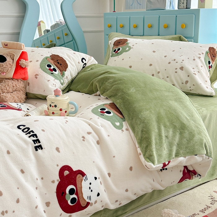 91家纺网 家纺一手货源 找家纺 昔可家纺 2024新款印花牛奶绒四件套系列-卡通系列 萌宠咖啡杯