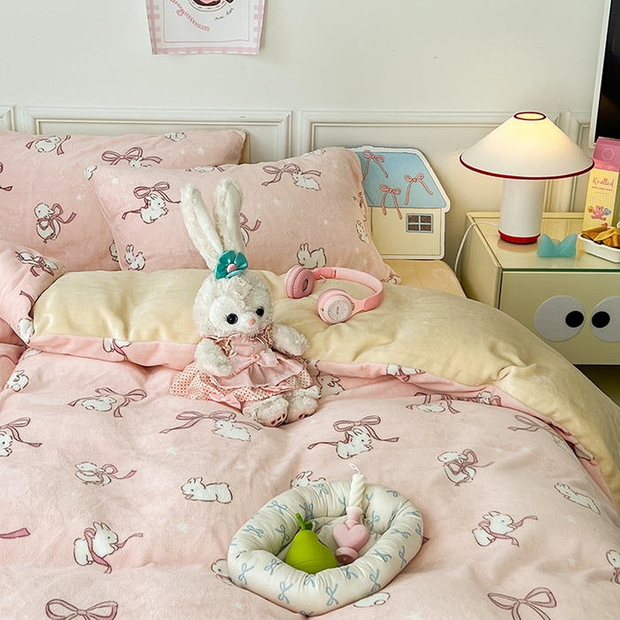 91家纺网 家纺一手货源 找家纺 昔可家纺 2024新款印花牛奶绒四件套系列-卡通系列 星野兔