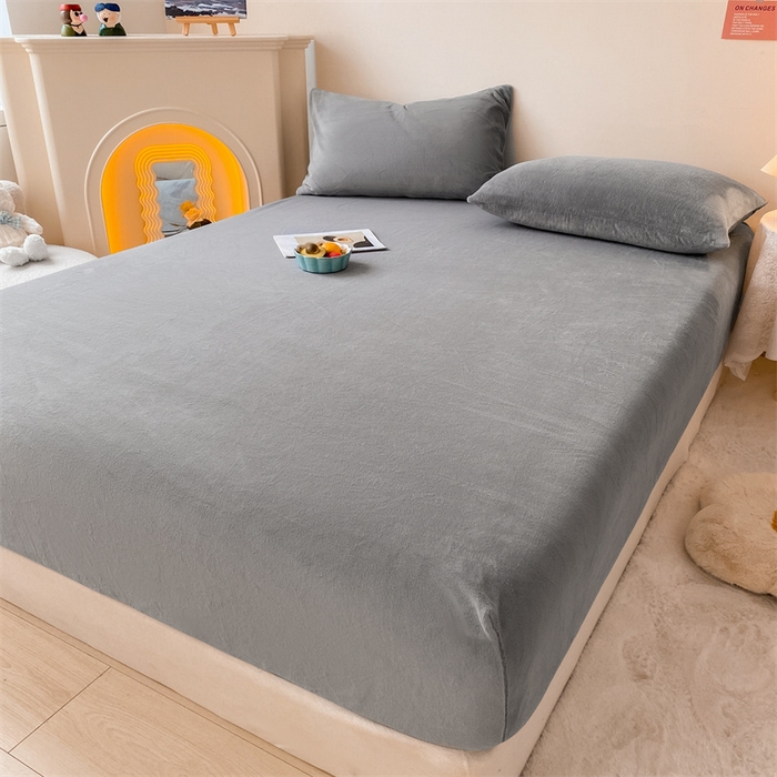 91家纺网 家纺一手货源 找家纺 眠帛家居 2024新款纯色高克重牛奶绒单床笠 浅灰