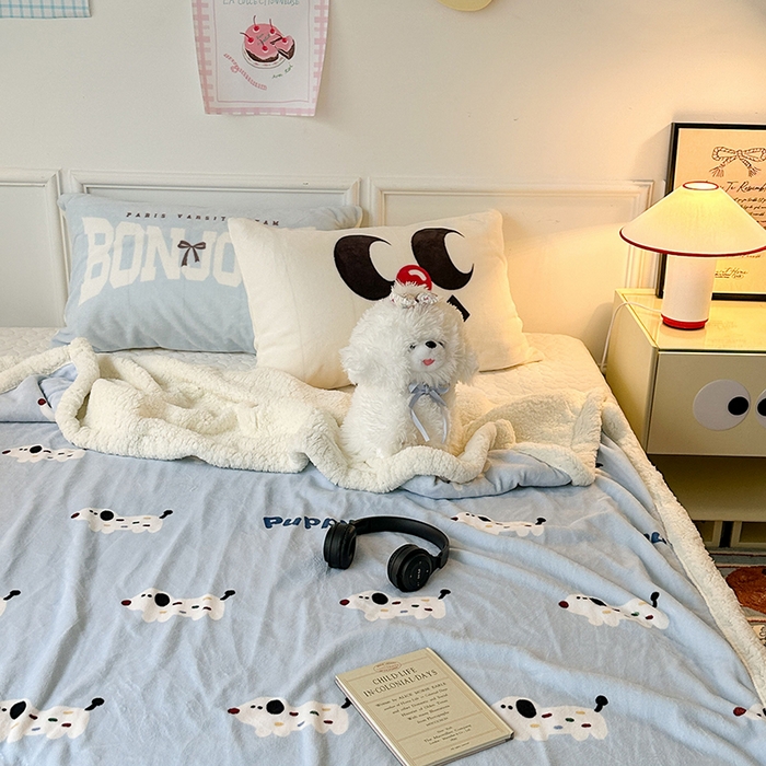 91家纺网 家纺一手货源 找家纺 昔可家纺 2024新款羊羔绒牛奶绒毛毯系列（三）-场景二-卡通系列 糖果小狗