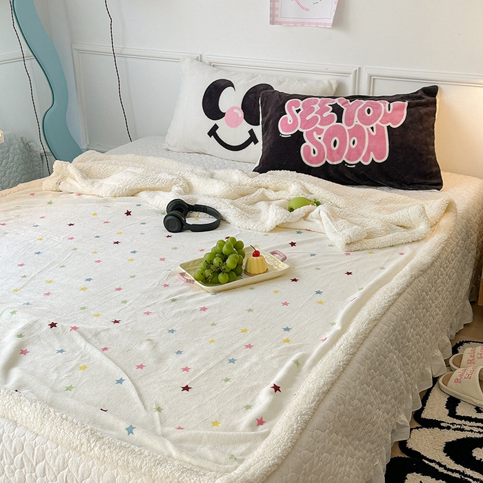 91家纺网 家纺一手货源 找家纺 昔可家纺 2024新款羊羔绒牛奶绒毛毯系列（三）-场景二-少女风系列 彩色小星星