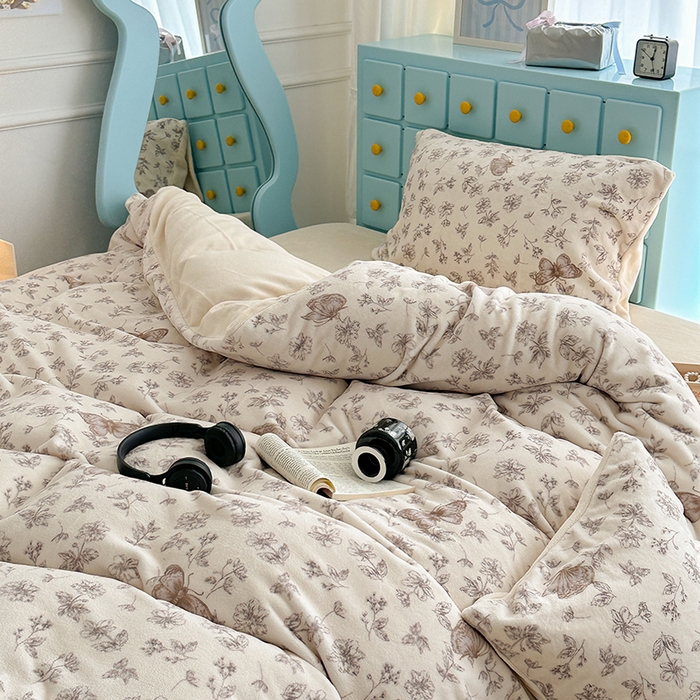 91家纺网 家纺一手货源 找家纺 昔可家纺 2024新款印花牛奶绒四件套系列-复古小清新系列 复古蝴蝶