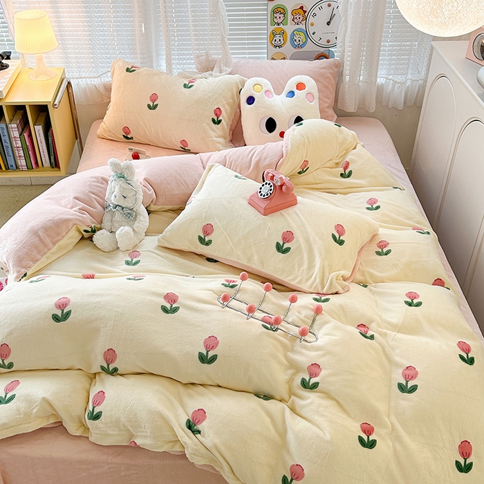 91家纺网 家纺一手货源 找家纺 昔可家纺 2024新款印花牛奶绒四件套系列-2023年热款系列 粉嫩小郁金