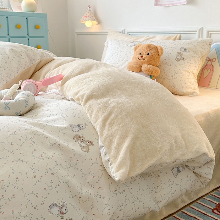 91家纺网 家纺一手货源 找家纺 昔可家纺 2024新款秋冬新款棉加牛奶绒四件套 花枝小兔