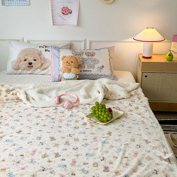 91家纺网 家纺一手货源 找家纺 昔可家纺 2024新款羊羔绒牛奶绒毛毯系列（三）-场景二-卡通系列 油画小萌物