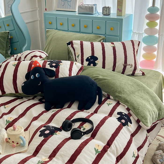 91家纺网 家纺一手货源 找家纺 昔可家纺 2024新款印花牛奶绒四件套系列-卡通系列 萌萌小修狗