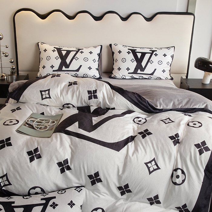 91家纺网 家纺一手货源 找家纺 色鬼布艺 2024新款婴儿绒数码印花牛奶绒四件套仿大牌直播爆款网红款 经典威