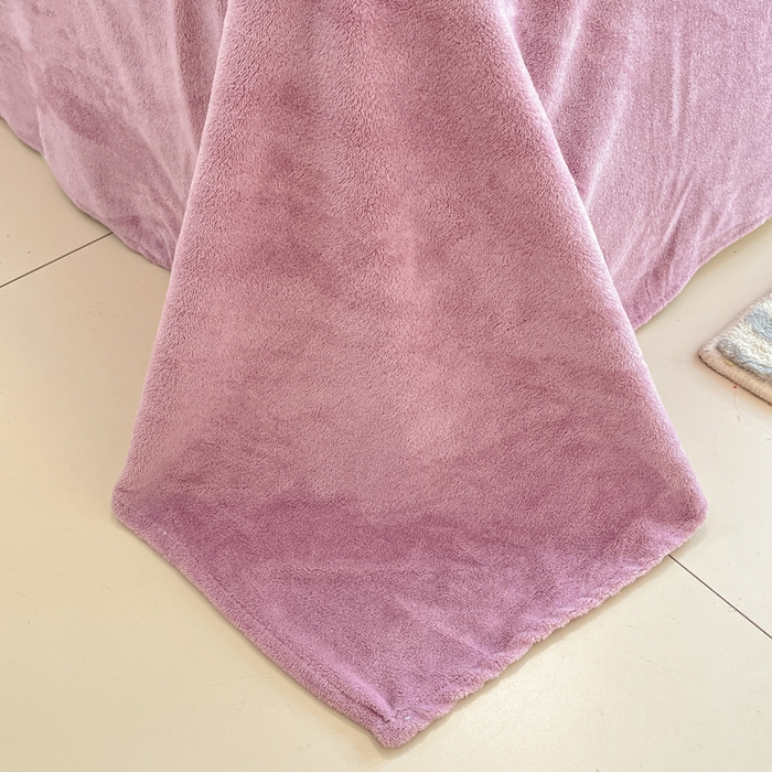 91家纺网 家纺一手货源 找家纺 梵克保罗 2024秋冬新款加厚泡泡牛奶绒数码印花工艺立体仿兔毛四件套 狗狗乐园浅紫