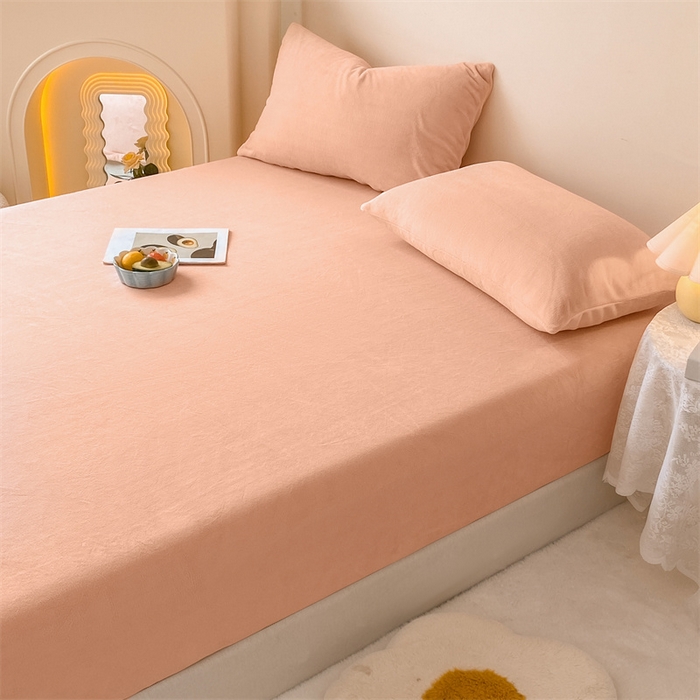 91家纺网 家纺一手货源 找家纺 眠帛家居 2024新款纯色高克重牛奶绒单床笠 奶油粉