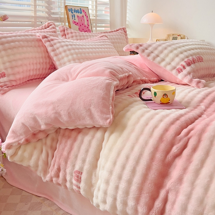 91家纺网 家纺一手货源 找家纺 梵克保罗 2024秋冬新款加厚泡泡牛奶绒数码印花工艺立体仿兔毛四件套 粉色空间