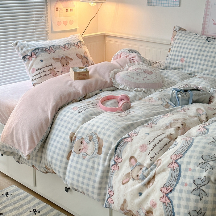 91家纺网 家纺一手货源 找家纺 昔可家纺 2024新款印花牛奶绒四件套系列-洛丽塔风 萝莉小兔