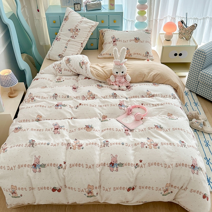 91家纺网 家纺一手货源 找家纺 昔可家纺 2024新款印花牛奶绒四件套系列-卡通系列 萌宠伙伴