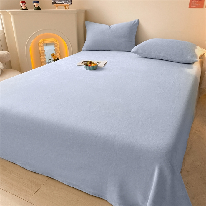 91家纺网 家纺一手货源 找家纺 眠帛家居 2024新款纯色高克重牛奶绒单床单 天空蓝