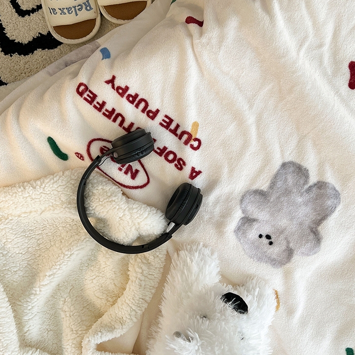 91家纺网 家纺一手货源 找家纺 昔可家纺 2024新款羊羔绒牛奶绒毛毯系列（三）-场景二-卡通系列 朱古力小灰熊