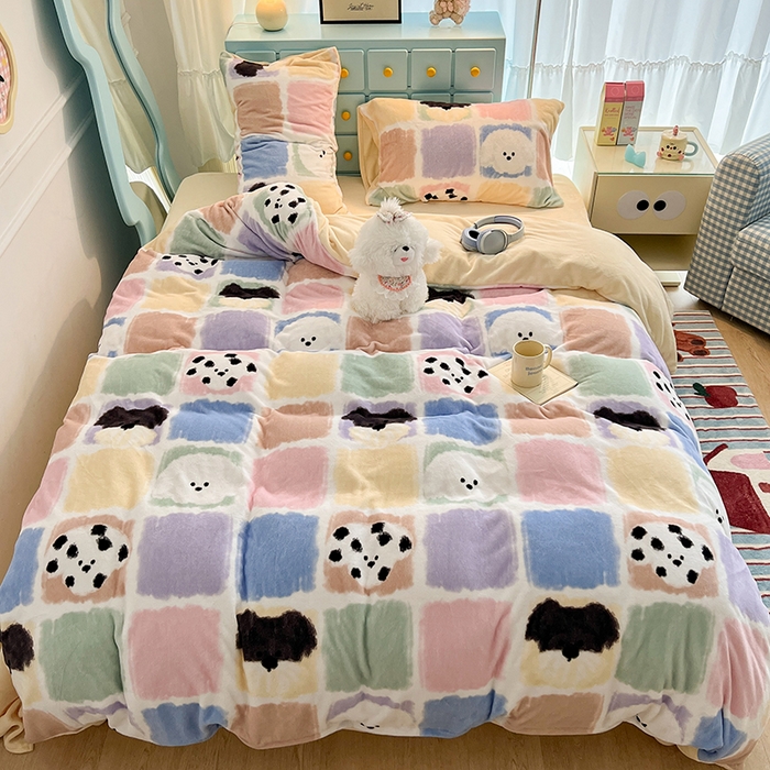 91家纺网 家纺一手货源 找家纺 昔可家纺 2024新款印花牛奶绒四件套系列-卡通系列 方块小狗