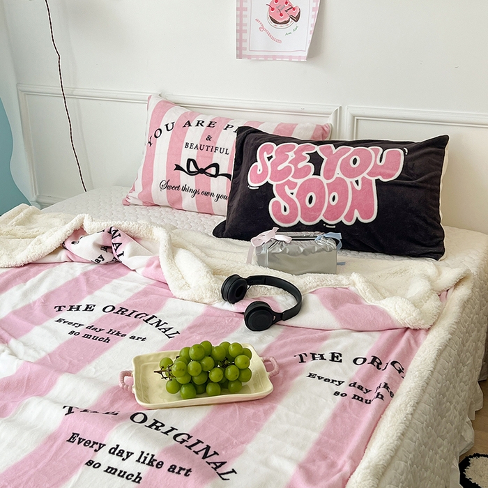 91家纺网 家纺一手货源 找家纺 昔可家纺 2024新款羊羔绒牛奶绒毛毯系列（三）-场景二-少女风系列 粉墨甜心