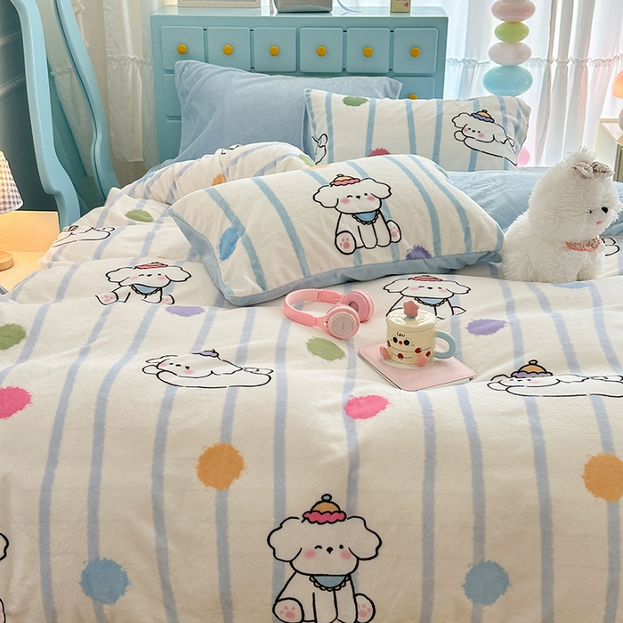 91家纺网 家纺一手货源 找家纺 昔可家纺 2024新款印花牛奶绒四件套系列-卡通系列 蓝波纹奶狗