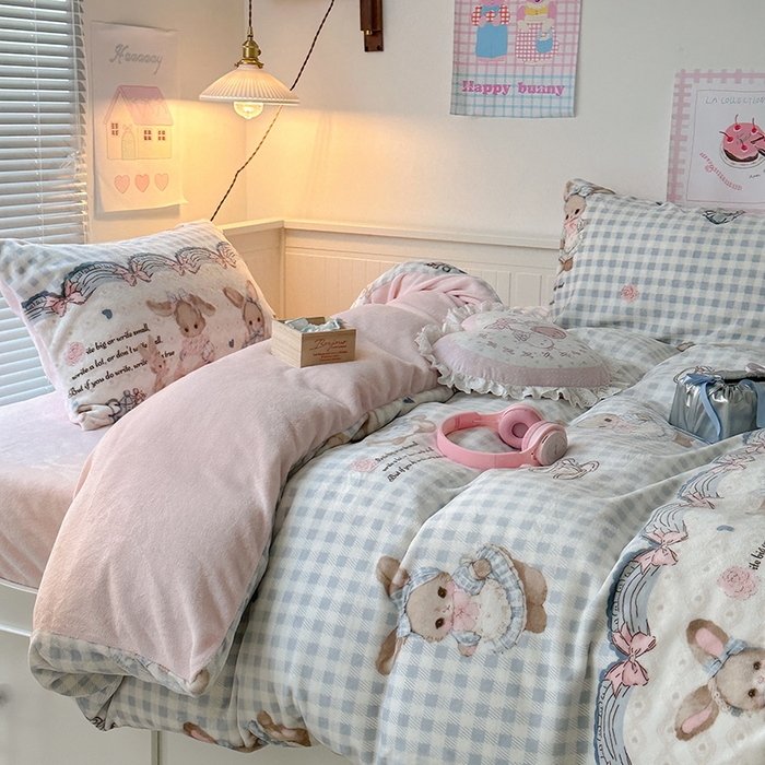 91家纺网 家纺一手货源 找家纺 昔可家纺 2024新款印花牛奶绒四件套系列-洛丽塔风 萝莉小兔