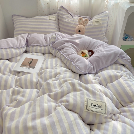 桃子家居 2024新款A类ins无印格子条条简约撞色马卡龙立体提花烂花雕花三角贝壳边织标工艺加厚牛奶绒四件套 绒三角针-紫条紫紫