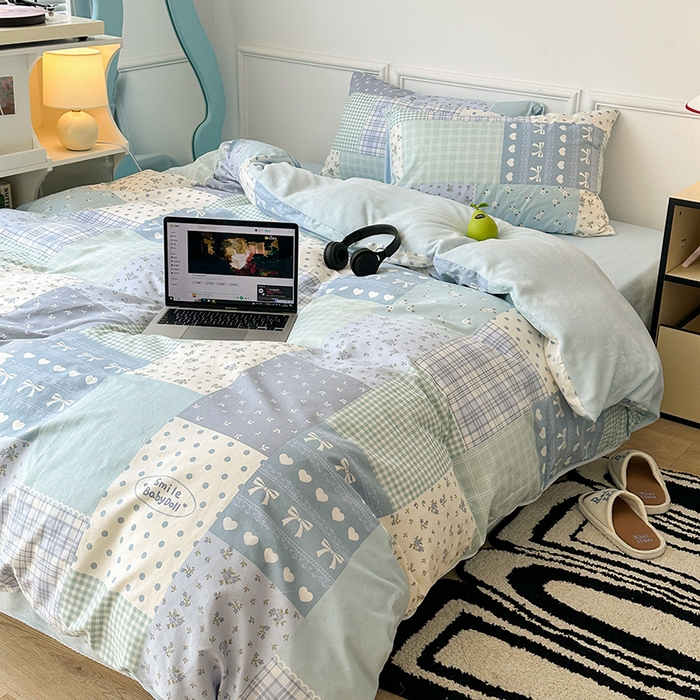 91家纺网 家纺一手货源 找家纺 昔可家纺 2024新款秋冬新款棉加牛奶绒四件套 拼接蓝色碎花