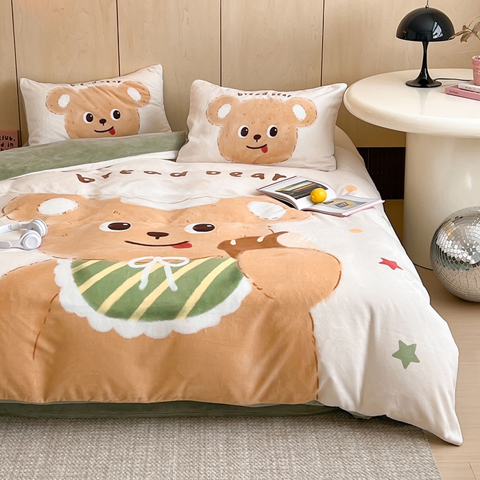 91家纺网 家纺一手货源 找家纺 昔可家纺 2024新款大版数码印花设计师牛奶绒四件套 厨师熊仔