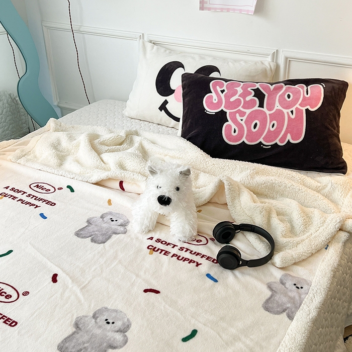 91家纺网 家纺一手货源 找家纺 昔可家纺 2024新款羊羔绒牛奶绒毛毯系列（三）-场景二-卡通系列 朱古力小灰熊