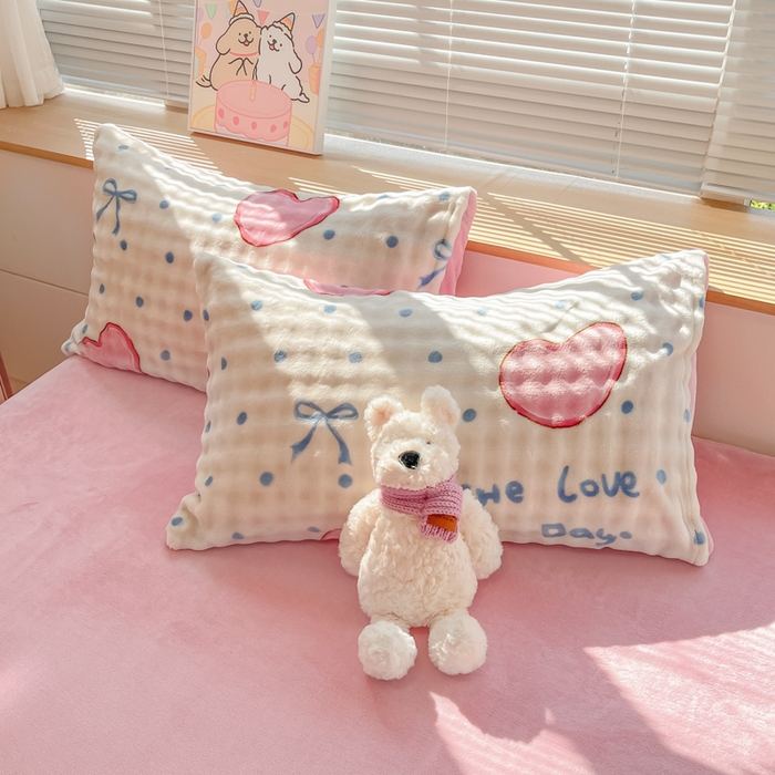 91家纺网 家纺一手货源 找家纺 梵克保罗 2024秋冬新款加厚泡泡牛奶绒数码印花工艺立体仿兔毛四件套 爱心粉