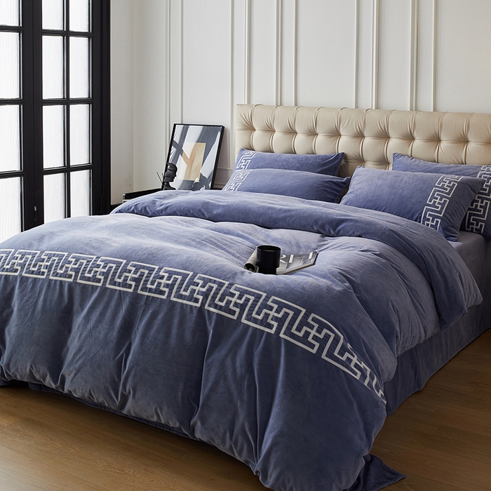 91家纺网 家纺一手货源 找家纺 安莱生活 2024新款高克重牛奶绒锦丝绒美式毛巾绣巴洛克四件套 巴洛克-雪青