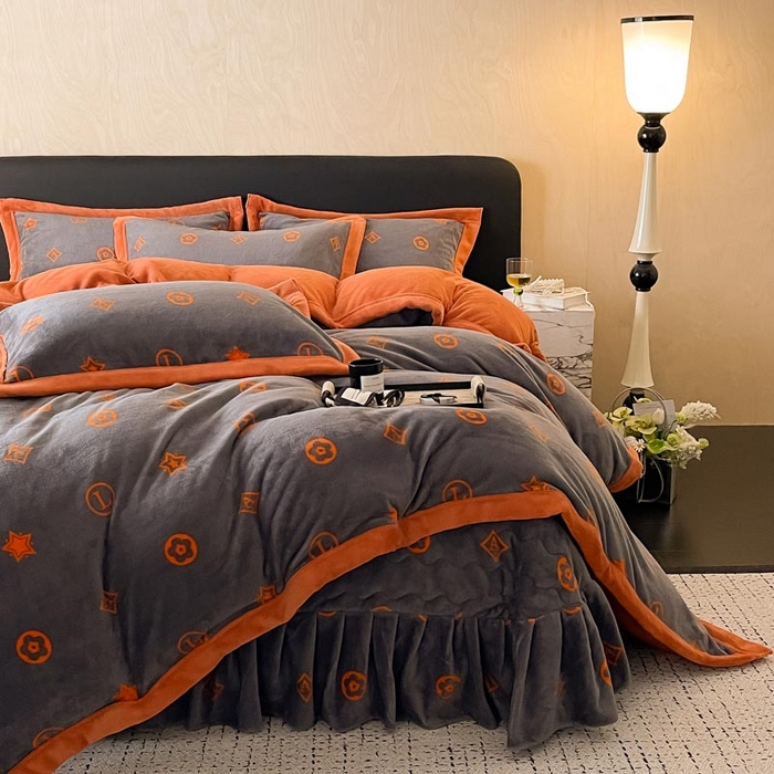 91家纺网 家纺一手货源 找家纺 茉保家纺 2024新款包边款印花牛奶绒床盖四件套 米兰-橘