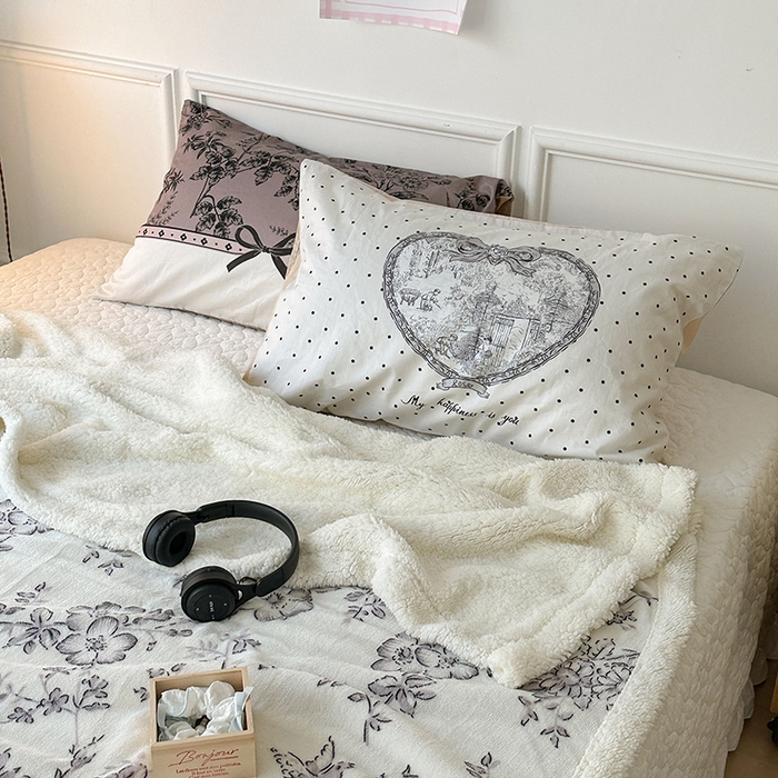 91家纺网 家纺一手货源 找家纺 昔可家纺 2024新款羊羔绒牛奶绒毛毯系列（三）-场景二-复古花卉系列 墨山繁花