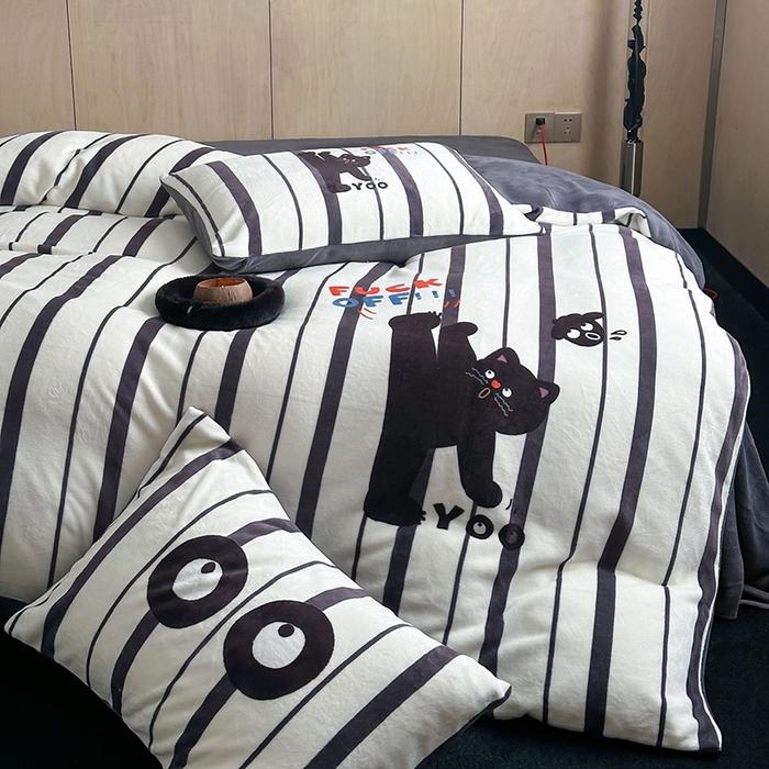 91家纺网 家纺一手货源 找家纺 昔可家纺 2024新款大版数码印花设计师牛奶绒四件套 功夫黑猫