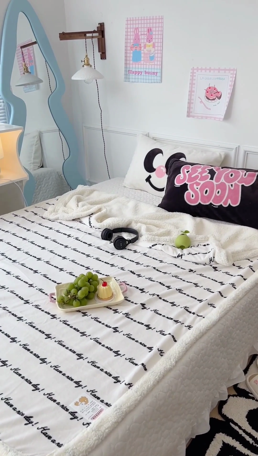 91家纺网 家纺一手货源 找家纺 昔可家纺 2024新款羊羔绒牛奶绒毛毯系列（三）-场景二-ins风系列 潮趣黑色字母