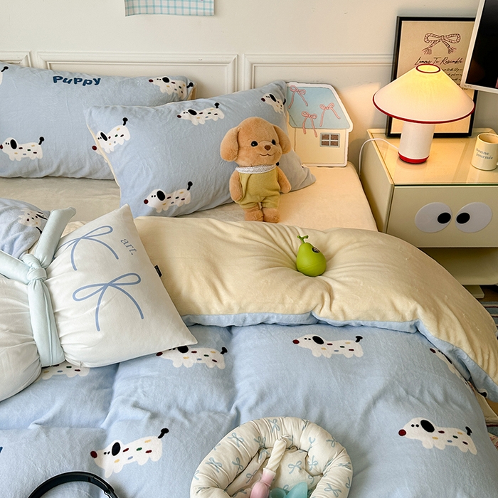 91家纺网 家纺一手货源 找家纺 昔可家纺 2024新款印花牛奶绒四件套系列-卡通系列 糖果小狗