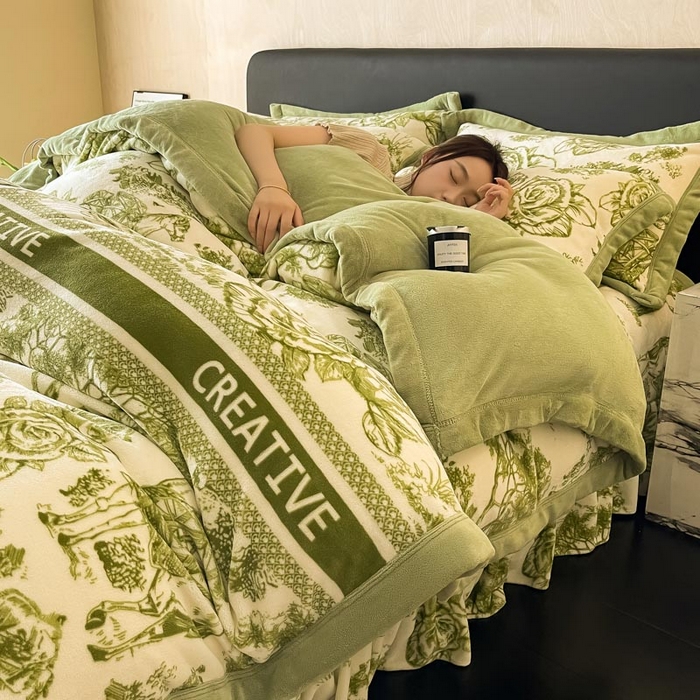 91家纺网 家纺一手货源 找家纺 茉保家纺 2024新款包边款印花牛奶绒床盖四件套 北欧花季-绿