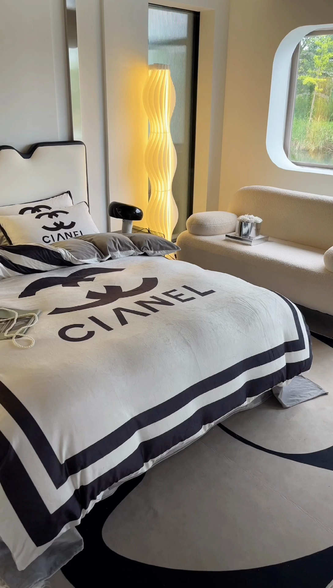 91家纺网 家纺一手货源 找家纺 色鬼布艺 2024新款婴儿绒数码印花牛奶绒四件套仿大牌直播爆款网红款 可可白