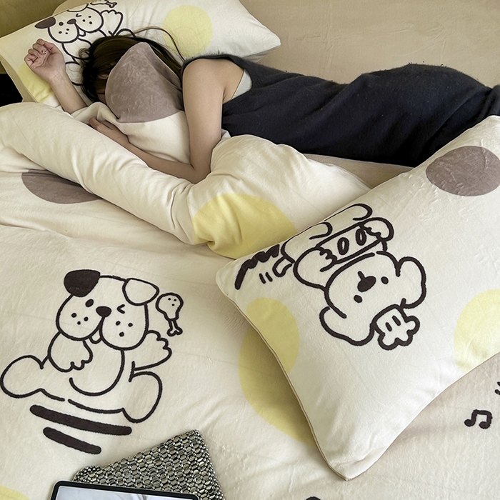 91家纺网 家纺一手货源 找家纺 昔可家纺 2024新款大版数码印花设计师牛奶绒四件套 狗狗厨师