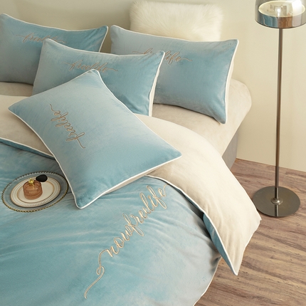 91家纺网 家纺一手货源 找家纺 （总）安莱生活 2024新款A类高克重小香风奢美牛奶绒英文刺绣四件套