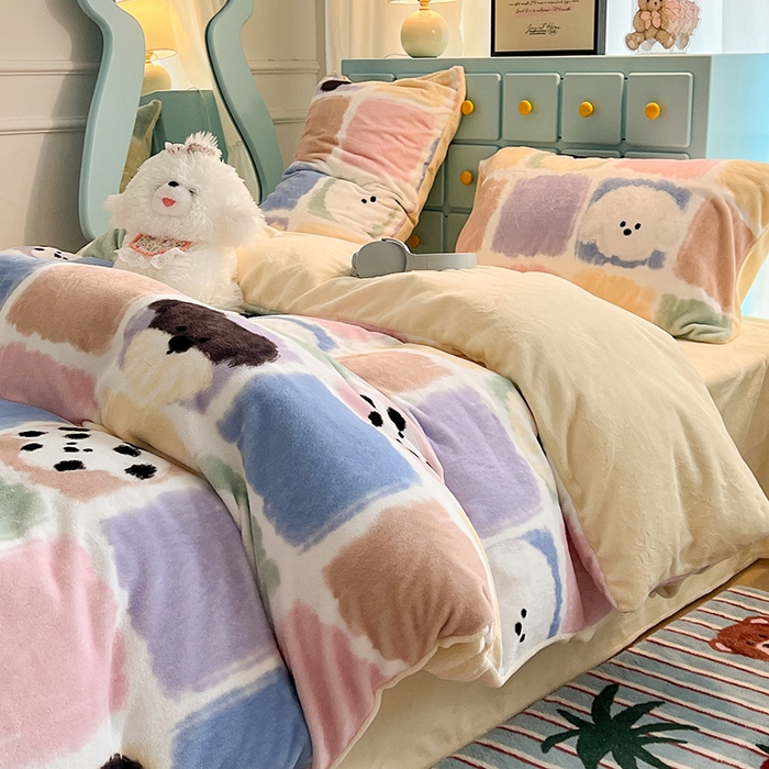 91家纺网 家纺一手货源 找家纺 昔可家纺 2024新款印花牛奶绒四件套系列-卡通系列 方块小狗