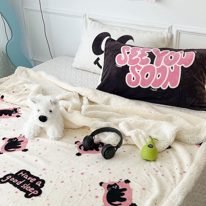 91家纺网 家纺一手货源 找家纺 昔可家纺 2024新款羊羔绒牛奶绒毛毯系列（三）-场景二-卡通系列 晚安猫猫