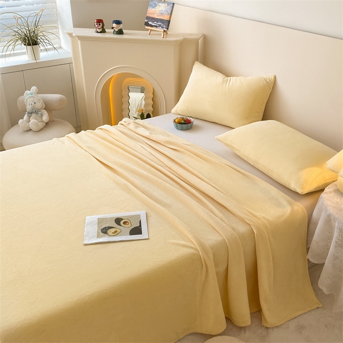 91家纺网 家纺一手货源 找家纺 眠帛家居 2024新款纯色高克重牛奶绒单床单 奶黄