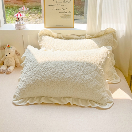 91家纺网 家纺一手货源 找家纺 漫时光 2025新款纯色牛奶绒花边款枕套 罗曼-奶白