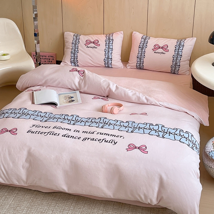 91家纺网 家纺一手货源 找家纺 昔可家纺 2024新款大版数码印花设计师牛奶绒四件套 珍珠蝴蝶结