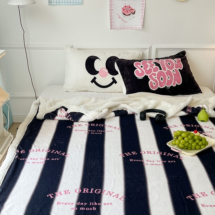 91家纺网 家纺一手货源 找家纺 昔可家纺 2024新款羊羔绒牛奶绒毛毯系列（三）-场景二-少女风系列 甜酷字母