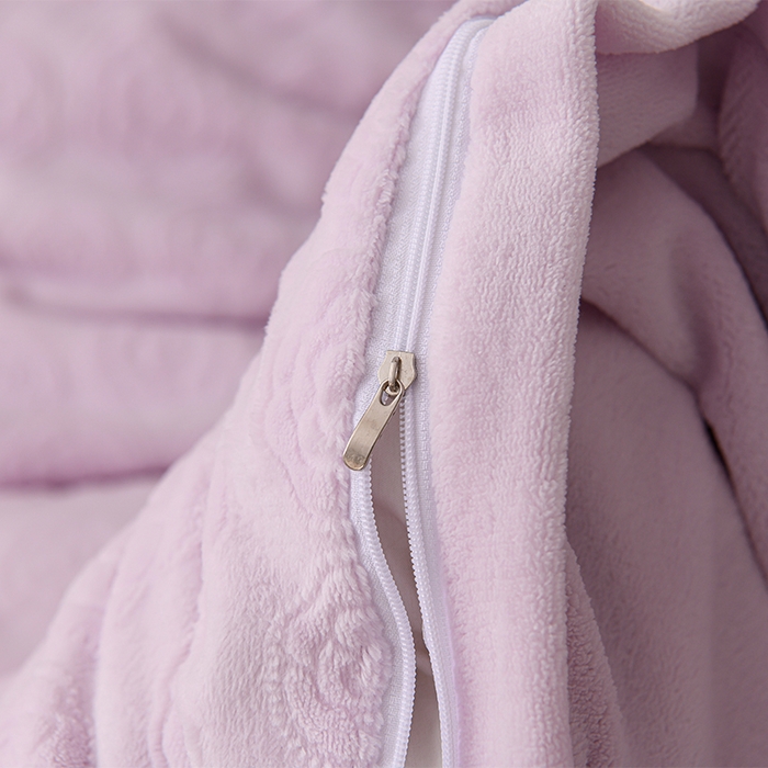 91家纺网 家纺一手货源 找家纺 眠多宝 2024新款纯色牛奶雕花绒刺绣四件套 梦幻紫