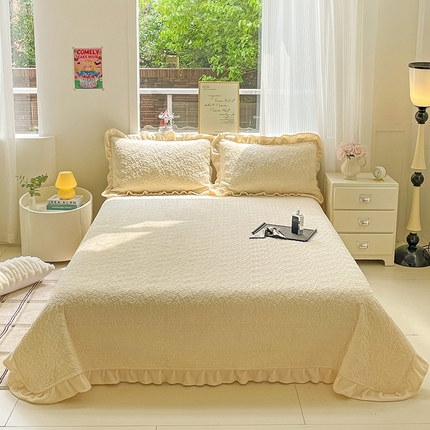 漫时光 2025新款纯色牛奶绒花边款床盖 罗曼-奶杏
