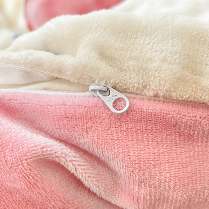 91家纺网 家纺一手货源 找家纺 梵克保罗 2024秋冬新款加厚泡泡牛奶绒数码印花工艺立体仿兔毛四件套 爱心粉